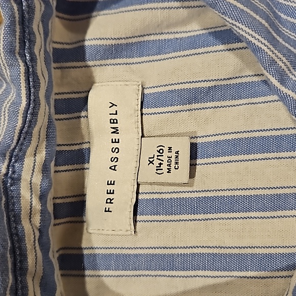 Free Assembly Boy's Button-up Short-sleeve Blue and White Shirt. Sz: XL (14/16) - Picture 3 of 9